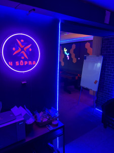 Neoonvalgus mänguruumis